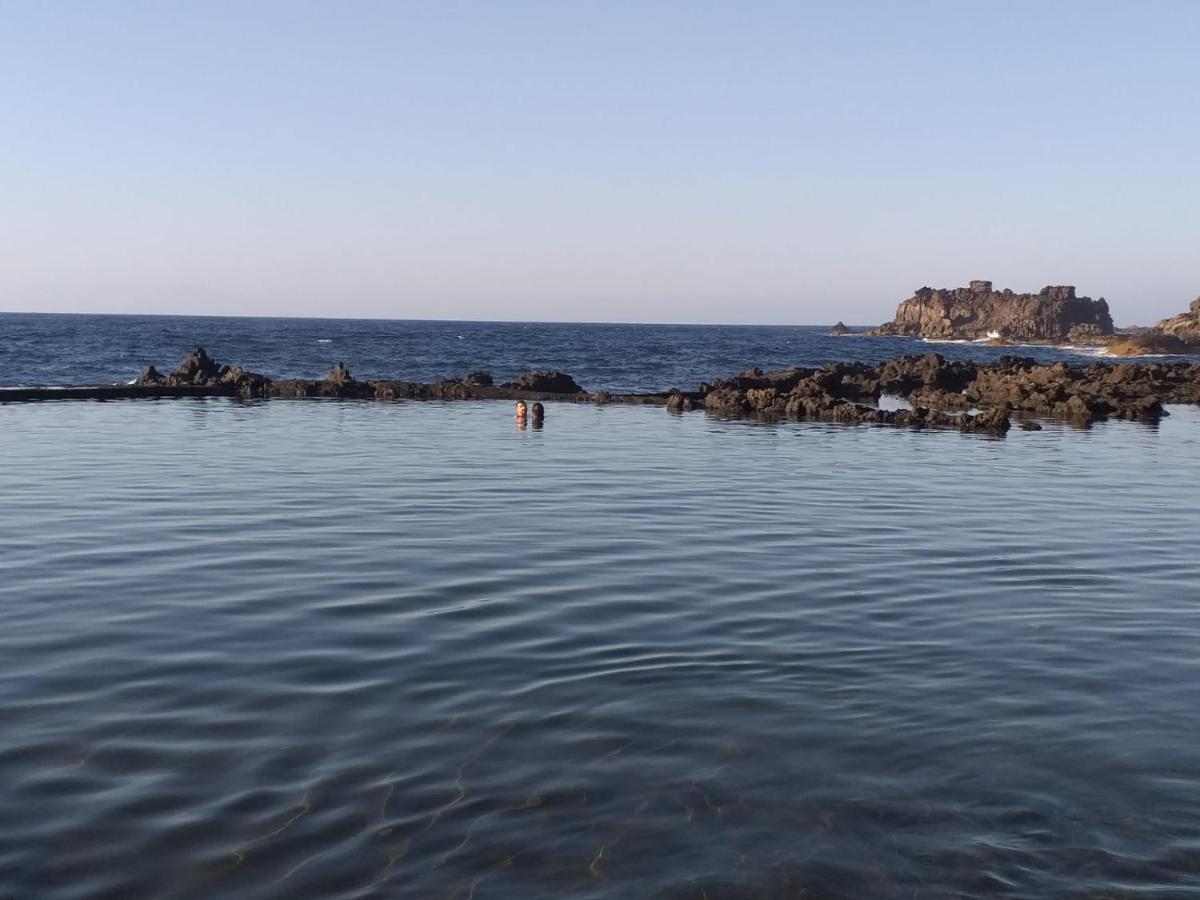 Pozo De Las Calcosas - El Hierro Exterior foto